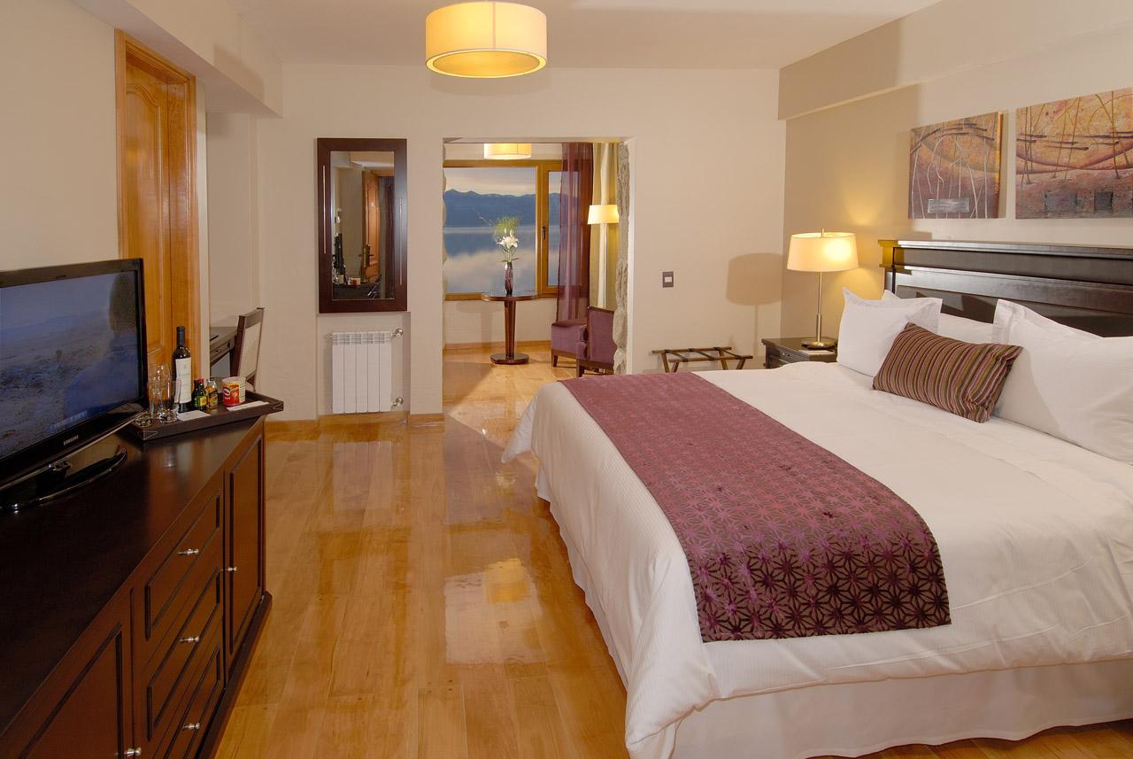 Alma Del Lago Suites & Spa San Carlos de Bariloche Exterior photo A room at the hotel