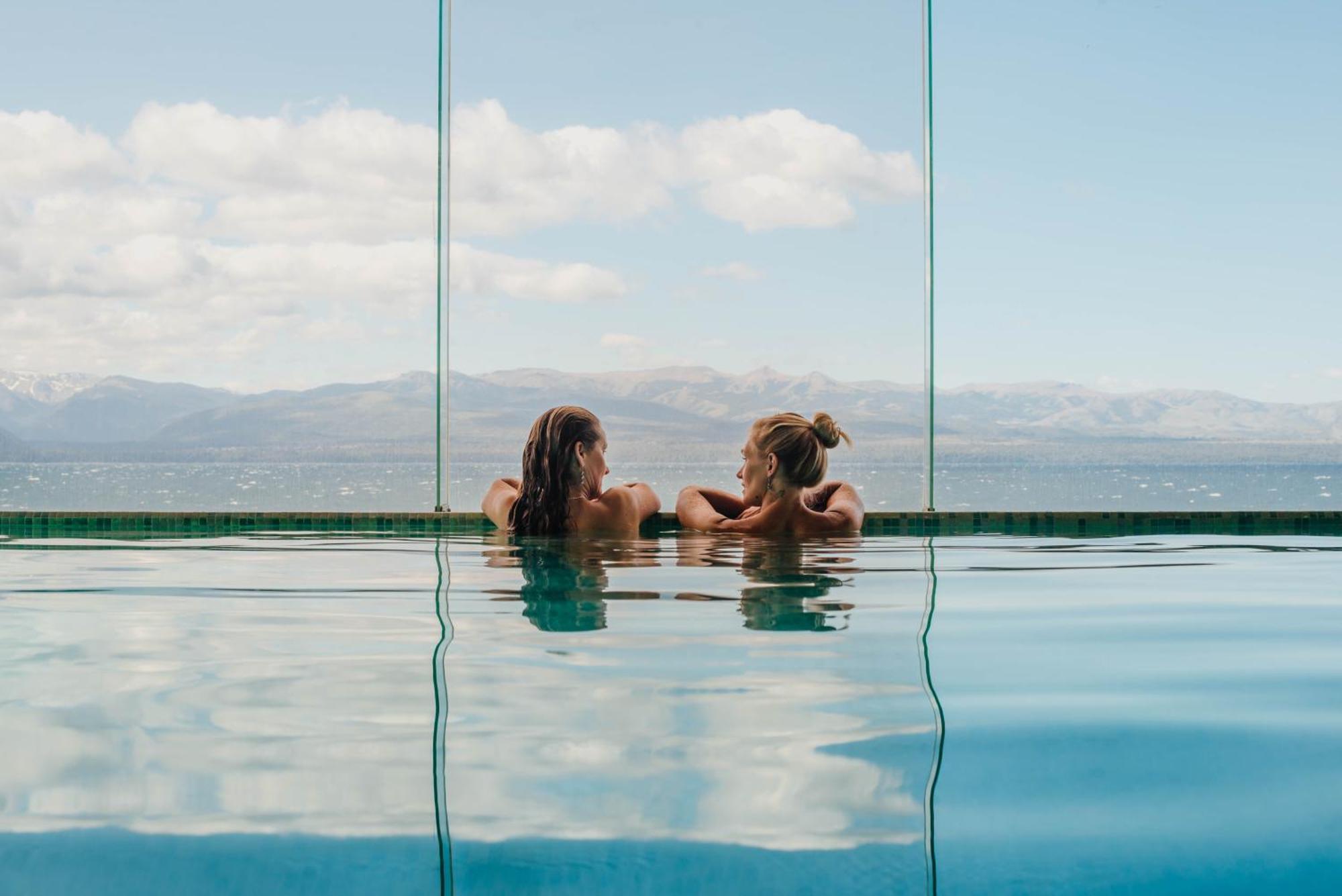 Alma Del Lago Suites & Spa San Carlos de Bariloche Exterior photo Infinity pool