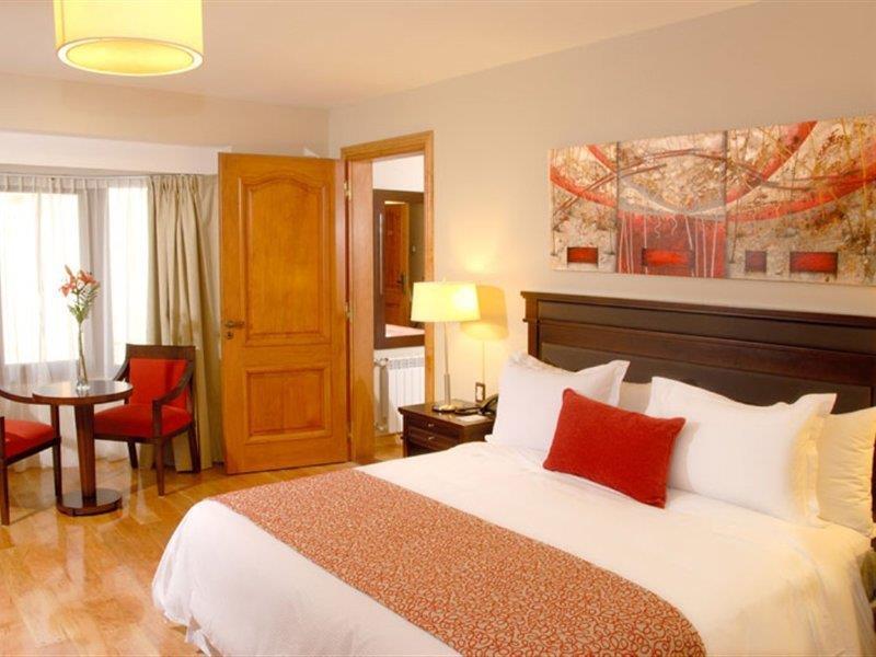 Alma Del Lago Suites & Spa San Carlos de Bariloche Exterior photo A room at the hotel