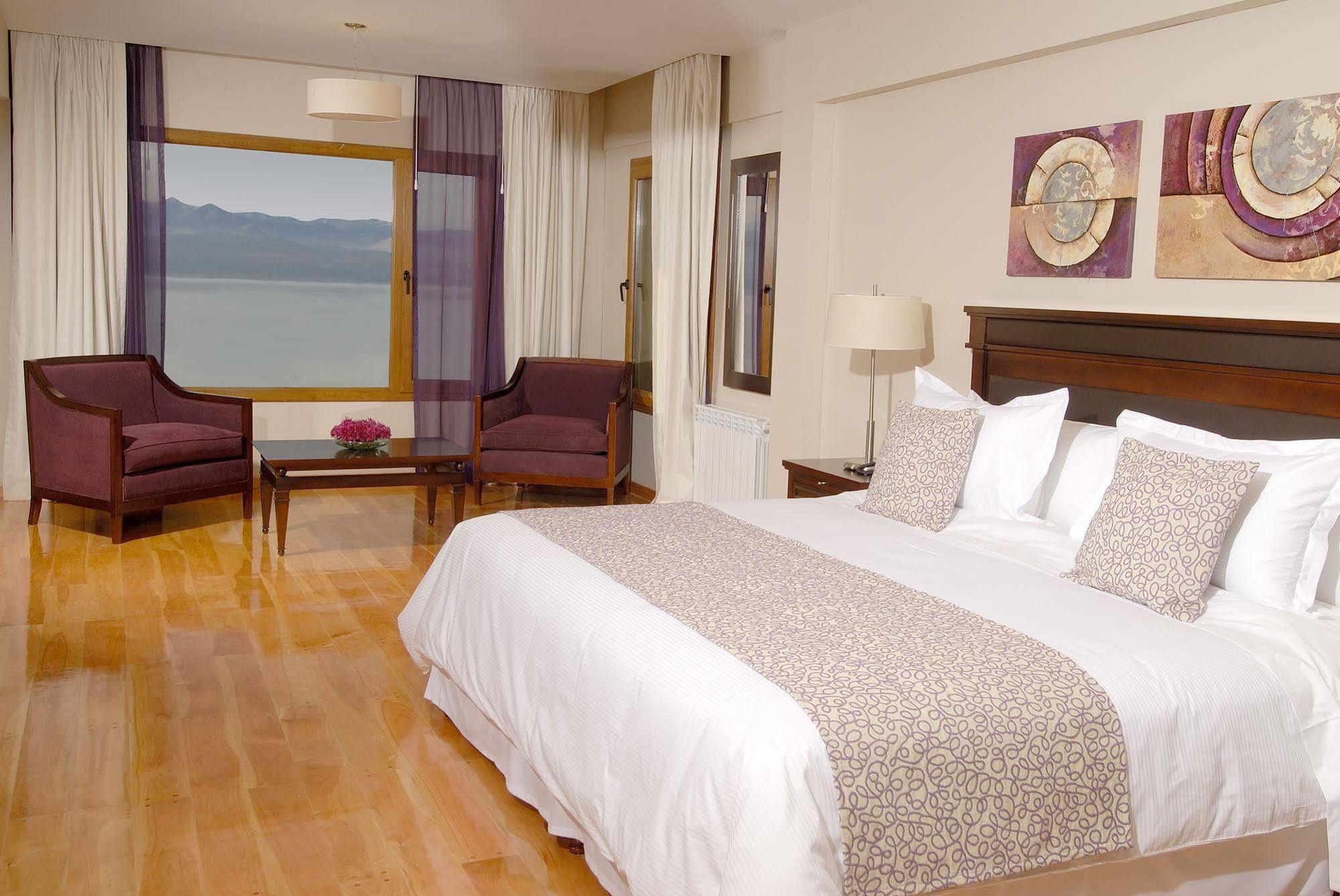 Alma Del Lago Suites & Spa San Carlos de Bariloche Exterior photo A bedroom at the hotel