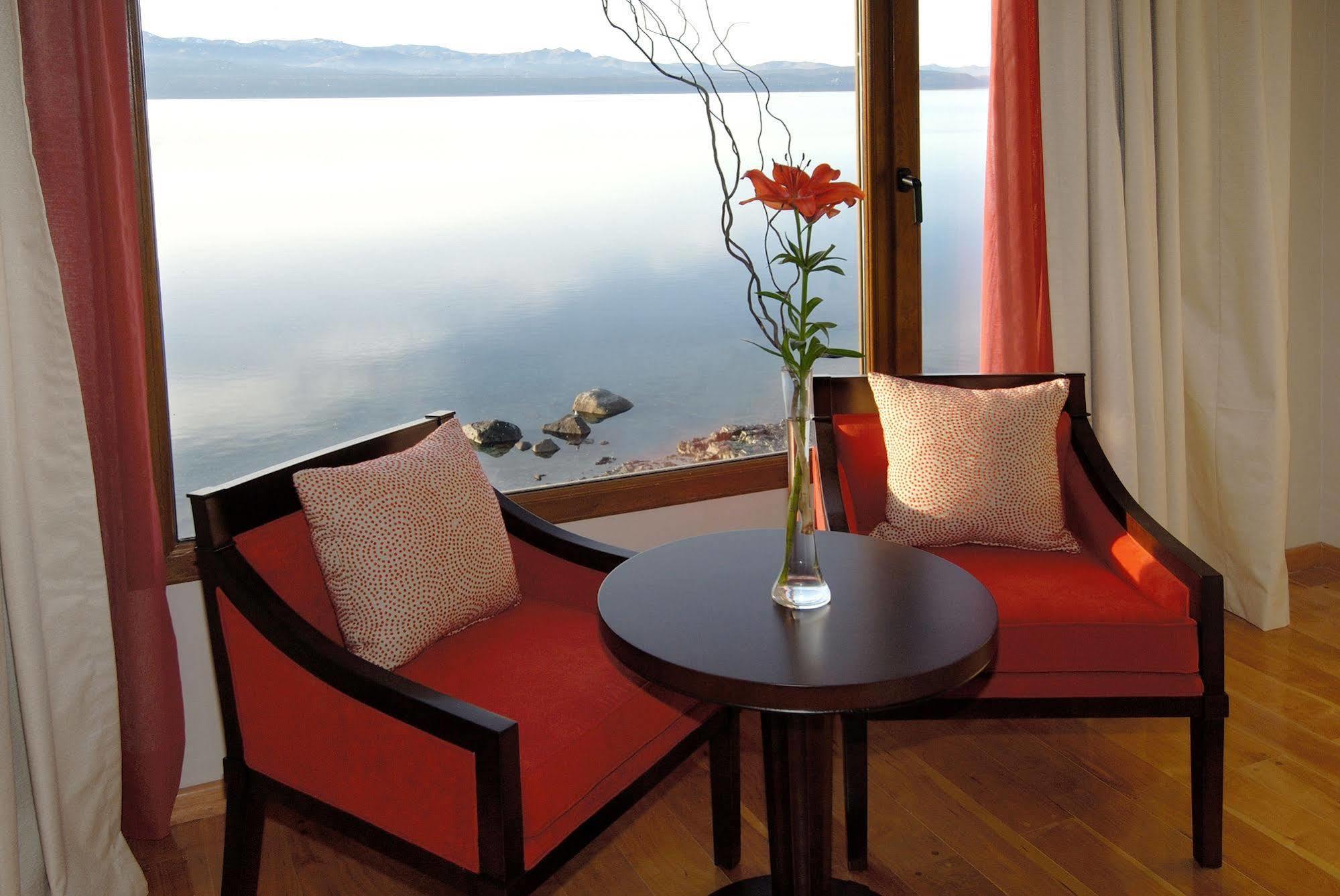 Alma Del Lago Suites & Spa San Carlos de Bariloche Exterior photo A view from a suite at the resort