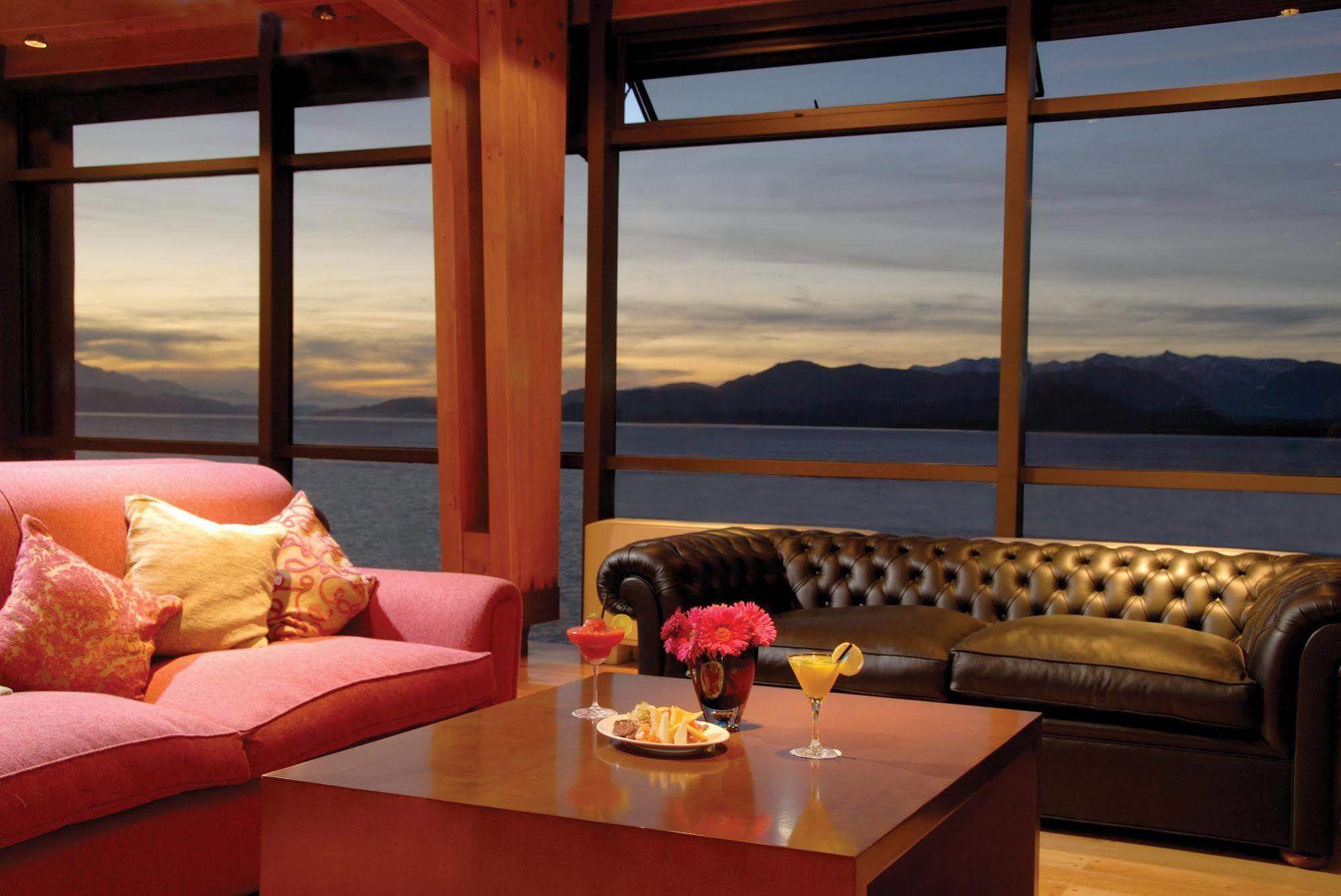 Alma Del Lago Suites & Spa San Carlos de Bariloche Exterior photo The Living Room at the Hotel